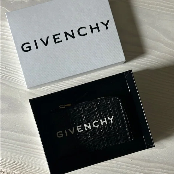 SOLD🌸 Givenchy Textured Card Holder Zippy Wallet - Picture 10 of 12